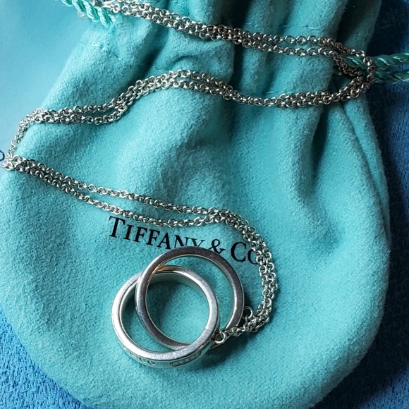 SOLD Interlocking Circles Necklace - Picture 2 of 11